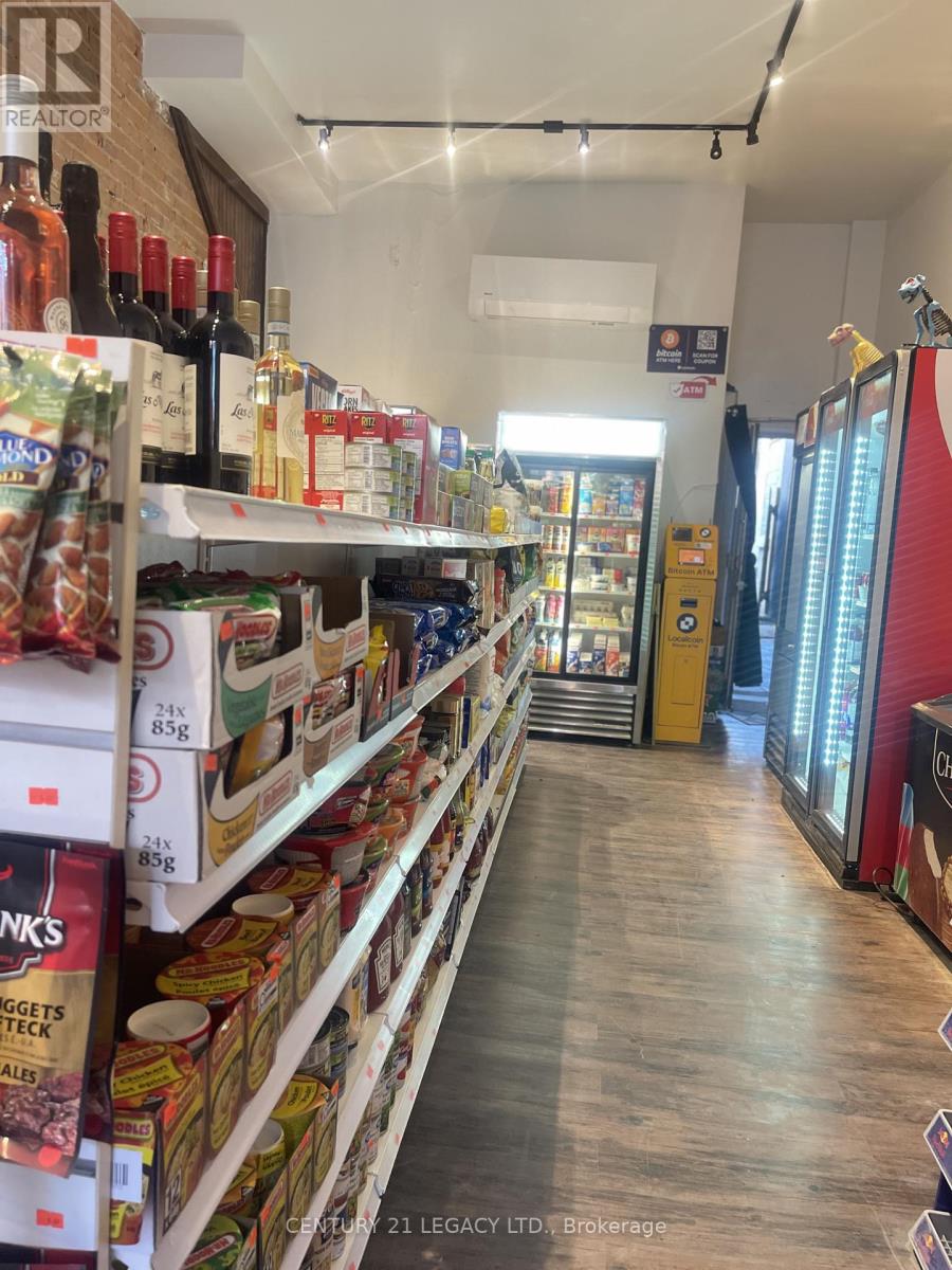 2739 DUNDAS STREET W, Toronto, Ontario