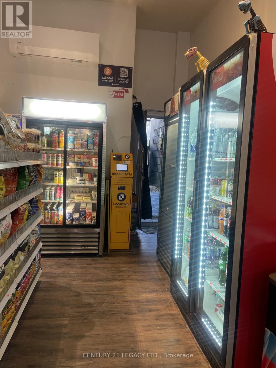 2739 Dundas Street W, Toronto, Ontario  M6P 1Y1 - Photo 3 - W12997848