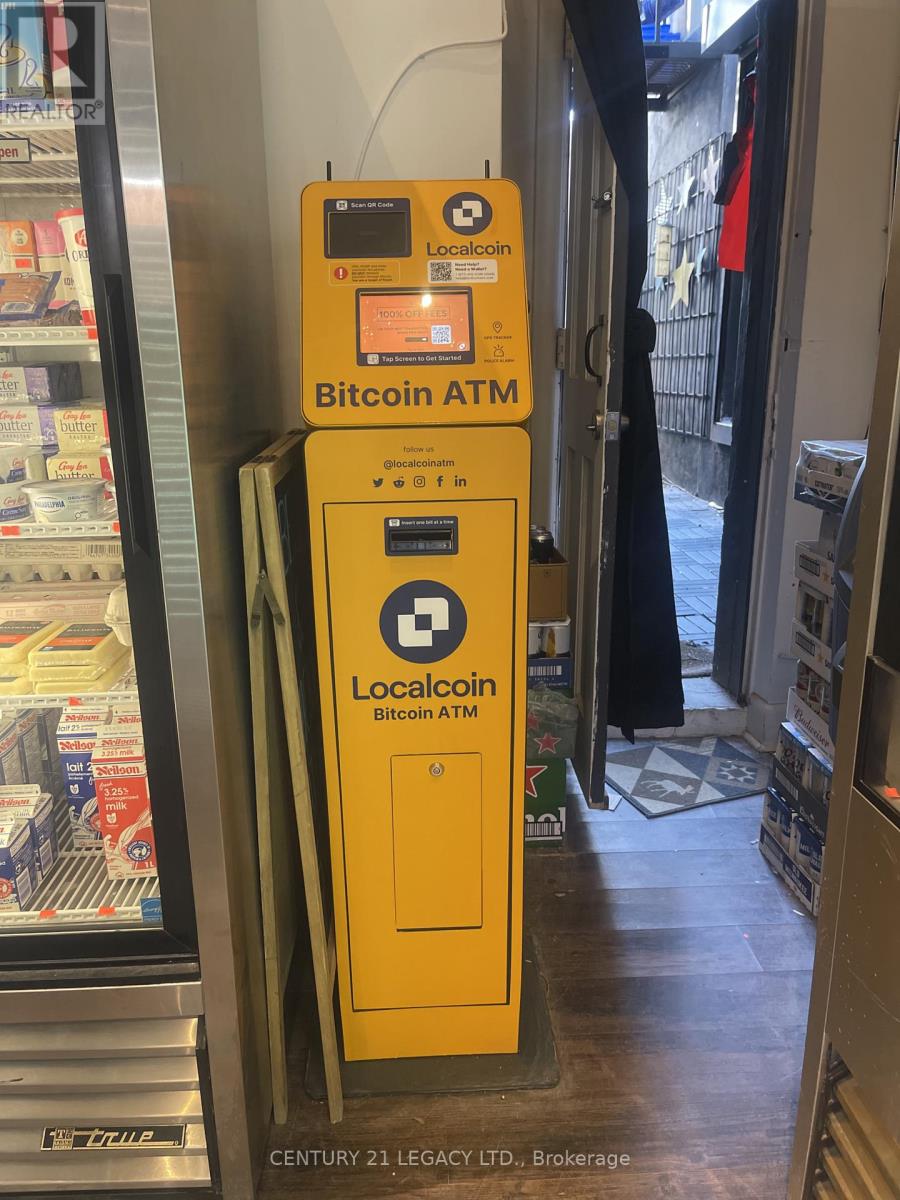 2739 Dundas Street W, Toronto, Ontario  M6P 1Y1 - Photo 4 - W12997848