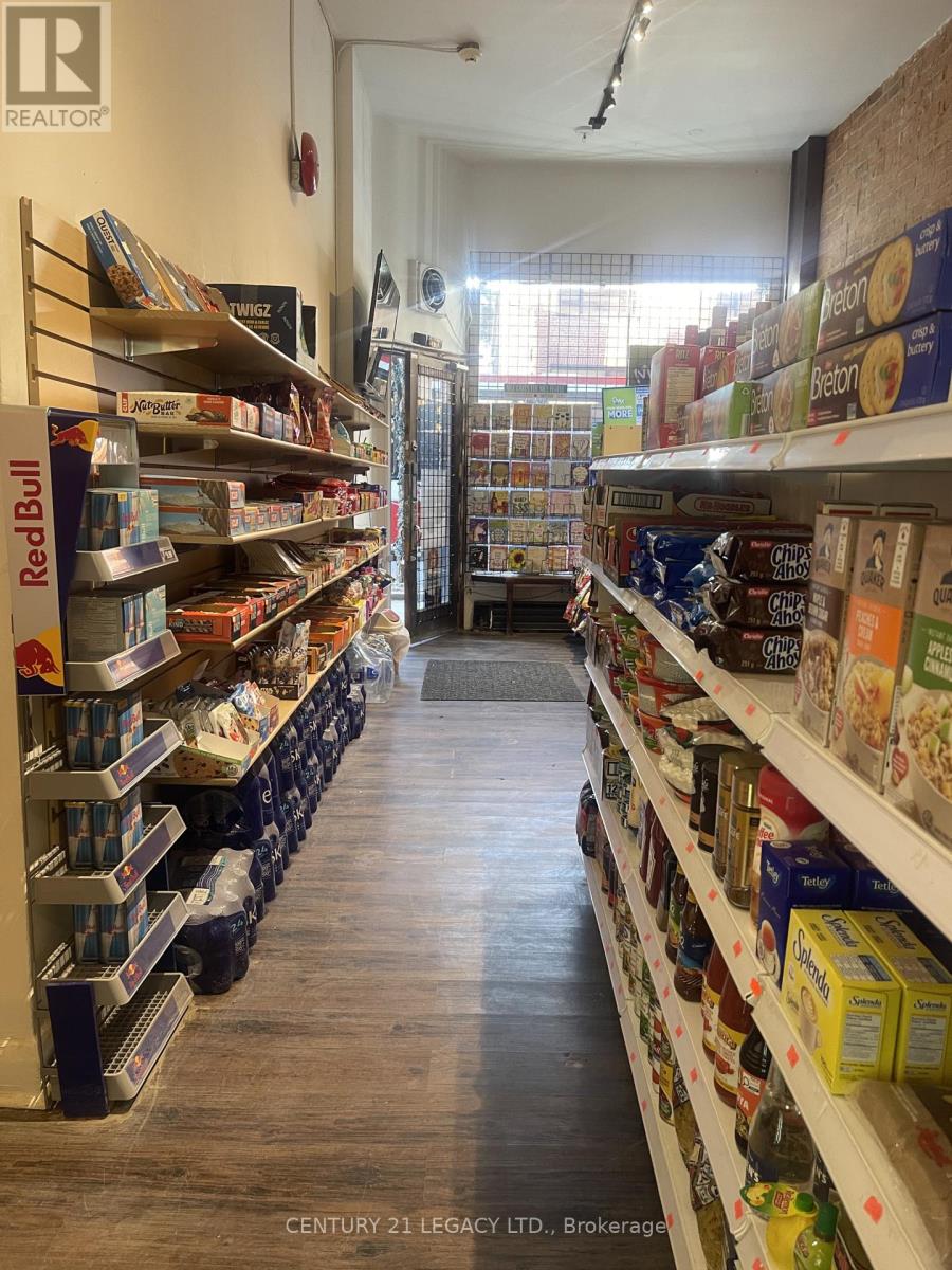 2739 Dundas Street W, Toronto, Ontario  M6P 1Y1 - Photo 6 - W12997848