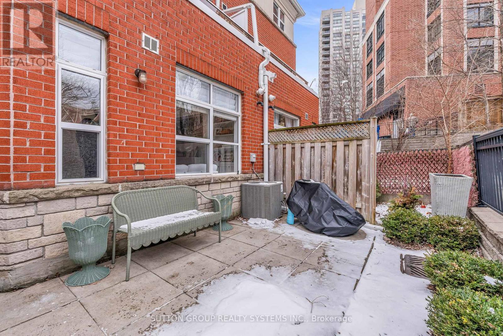 70 Resurrection Road, Toronto, Ontario  M9A 5H1 - Photo 38 - W12997866