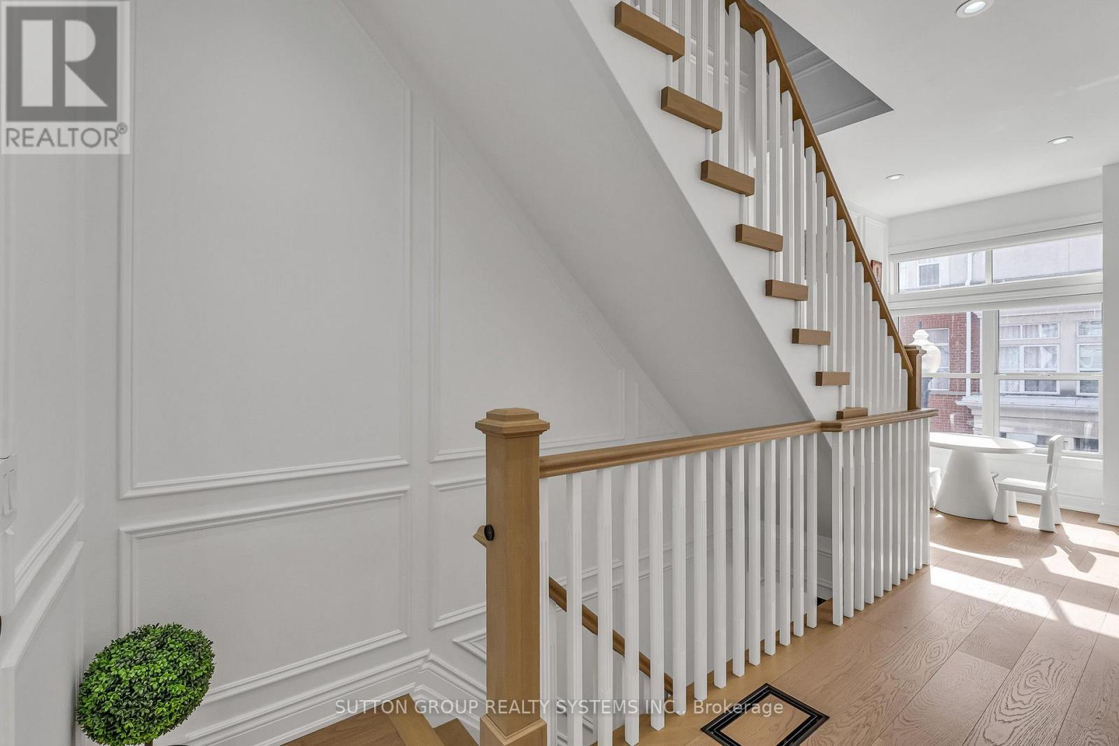 70 Resurrection Road, Toronto, Ontario  M9A 5H1 - Photo 7 - W12997866