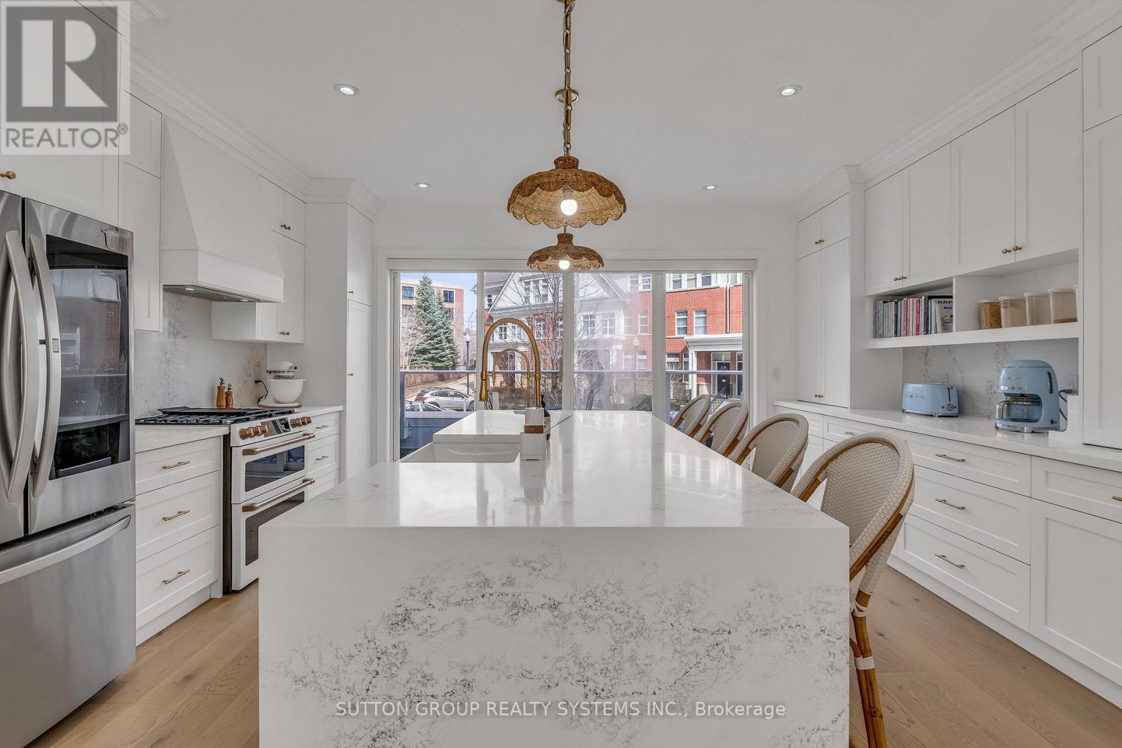 70 Resurrection Road, Toronto, Ontario  M9A 5H1 - Photo 8 - W12997866