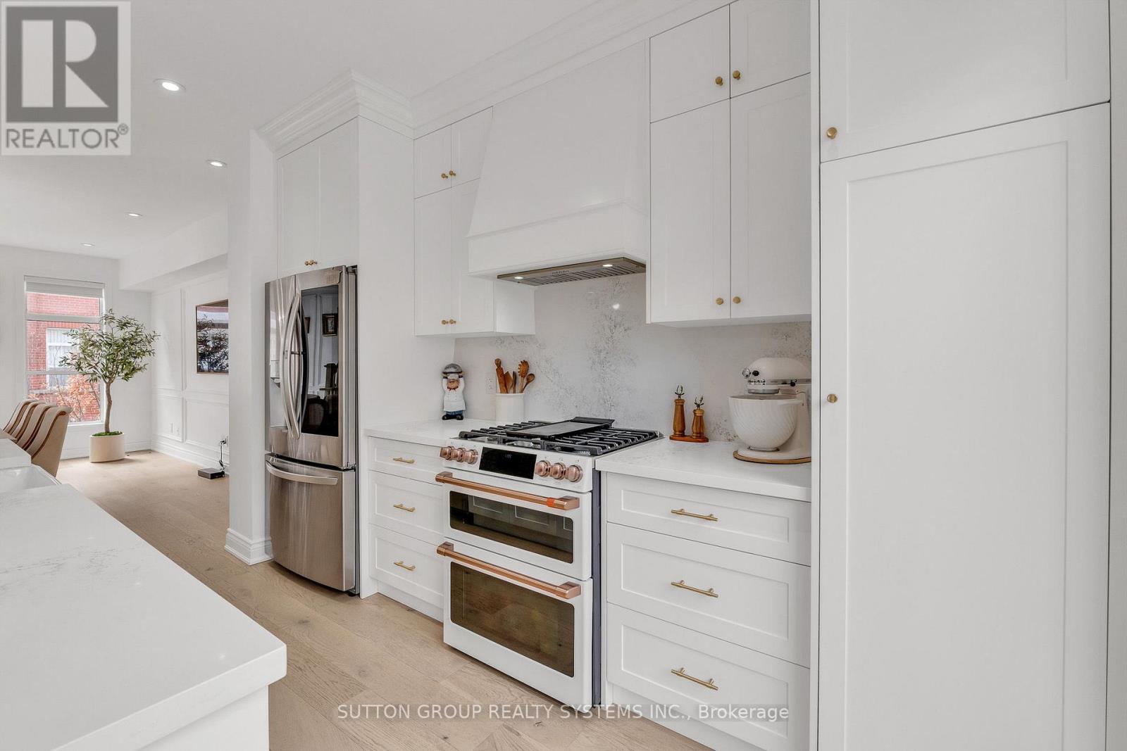 70 Resurrection Road, Toronto, Ontario  M9A 5H1 - Photo 9 - W12997866