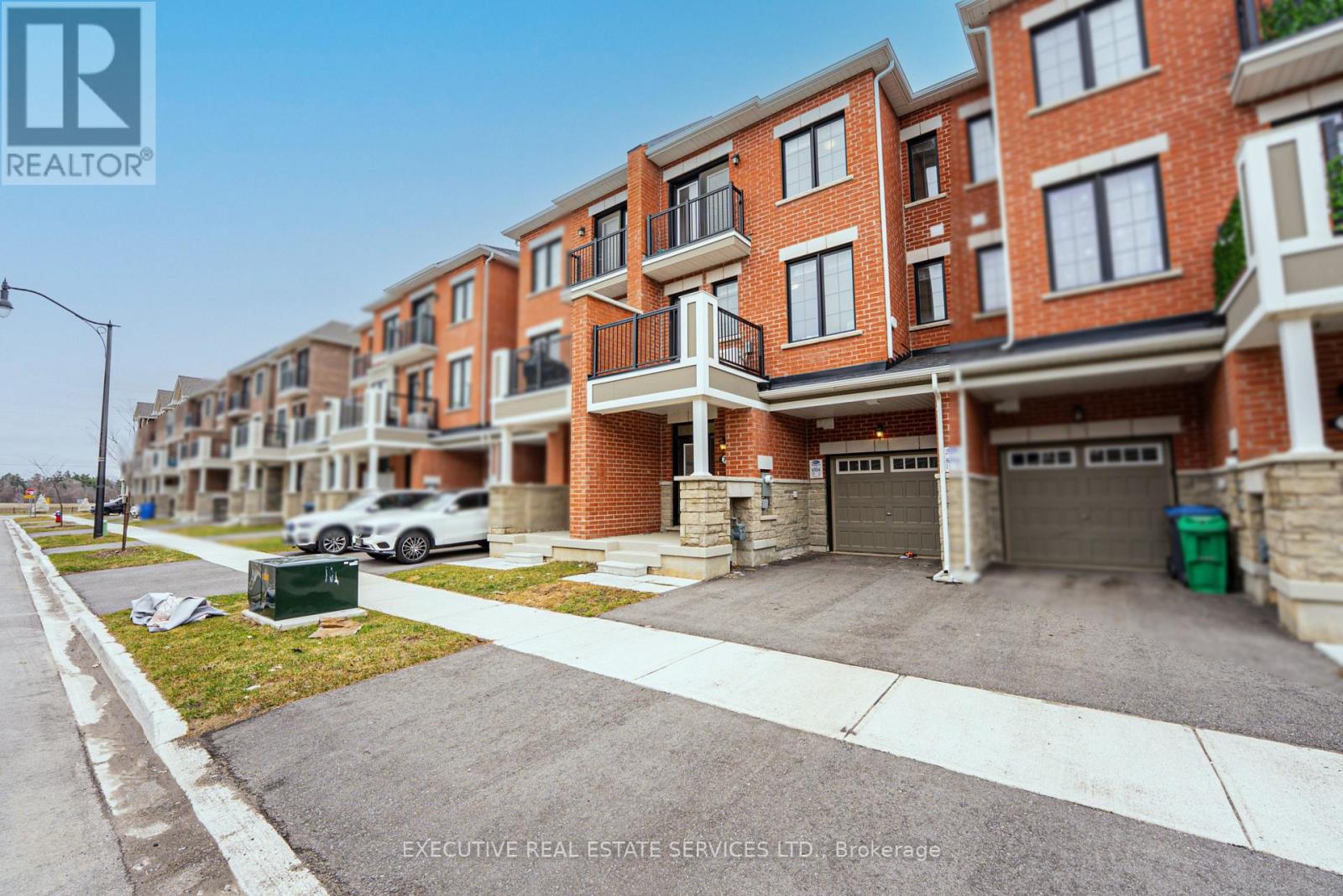 72 Melmar Street, Brampton, Ontario  L7A 5K8 - Photo 4 - W12997876