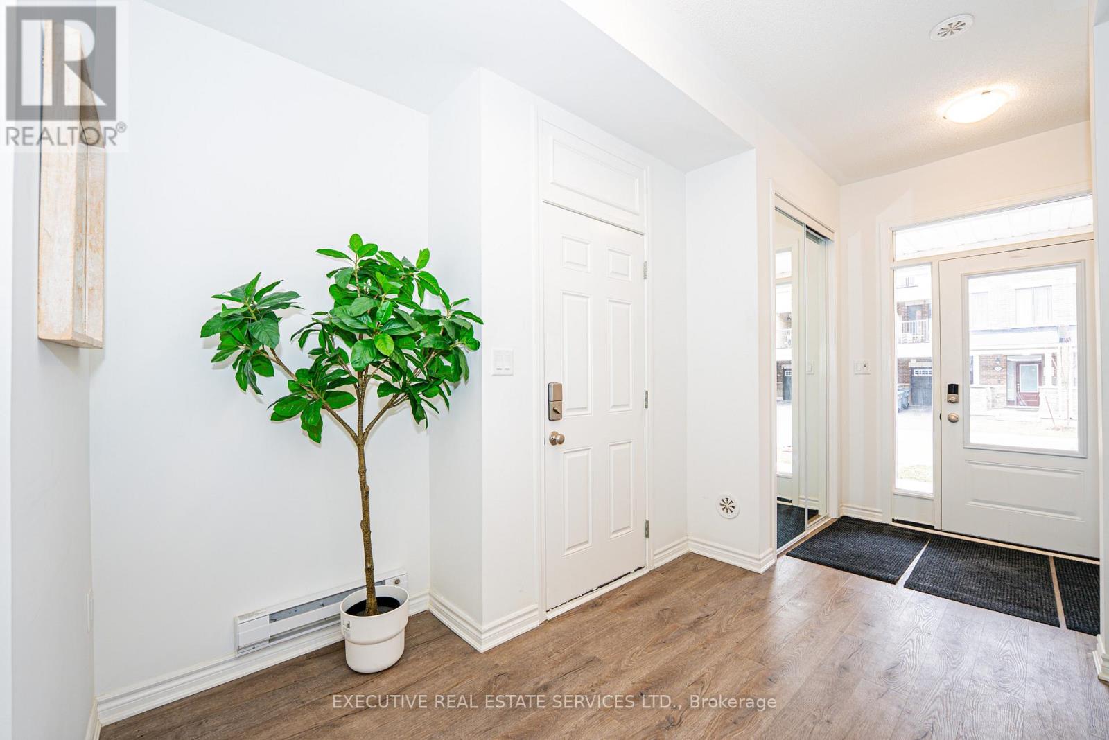 72 Melmar Street, Brampton, Ontario  L7A 5K8 - Photo 9 - W12997876