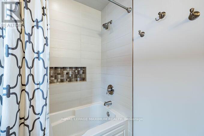 57 Royalton Drive, Caledon, Ontario  L7E 2G1 - Photo 8 - W12997898