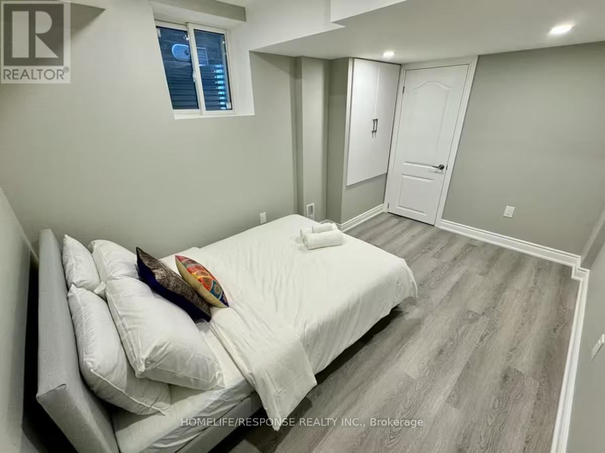 Bsmnt - 210 Zachary Crescent, Oakville, Ontario  L6H 0W2 - Photo 16 - W12997920