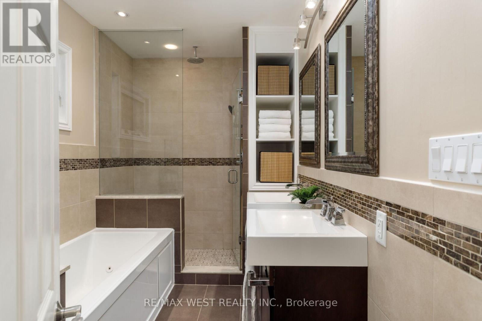 21 Harshaw Avenue, Toronto, Ontario  M6S 1X9 - Photo 14 - W12997980