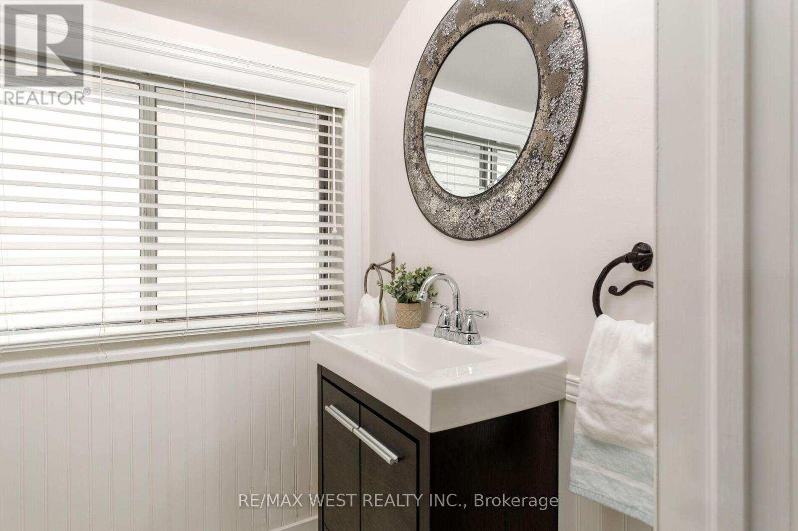 21 Harshaw Avenue, Toronto, Ontario  M6S 1X9 - Photo 26 - W12997980