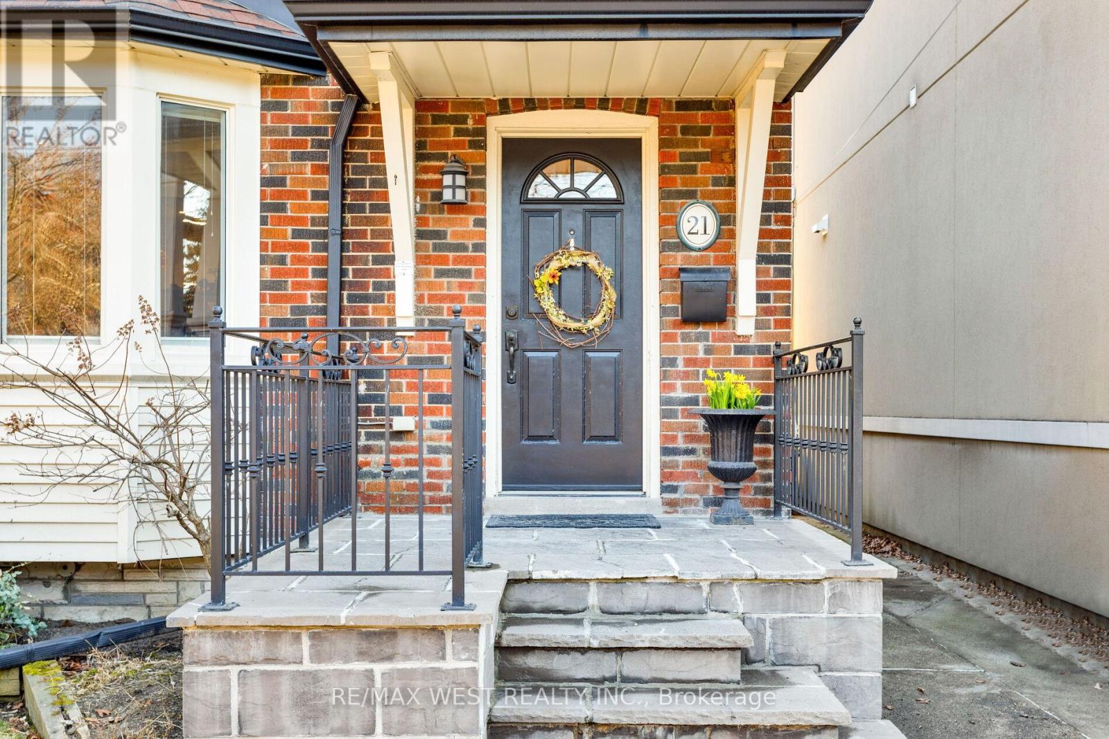 21 Harshaw Avenue, Toronto, Ontario  M6S 1X9 - Photo 3 - W12997980