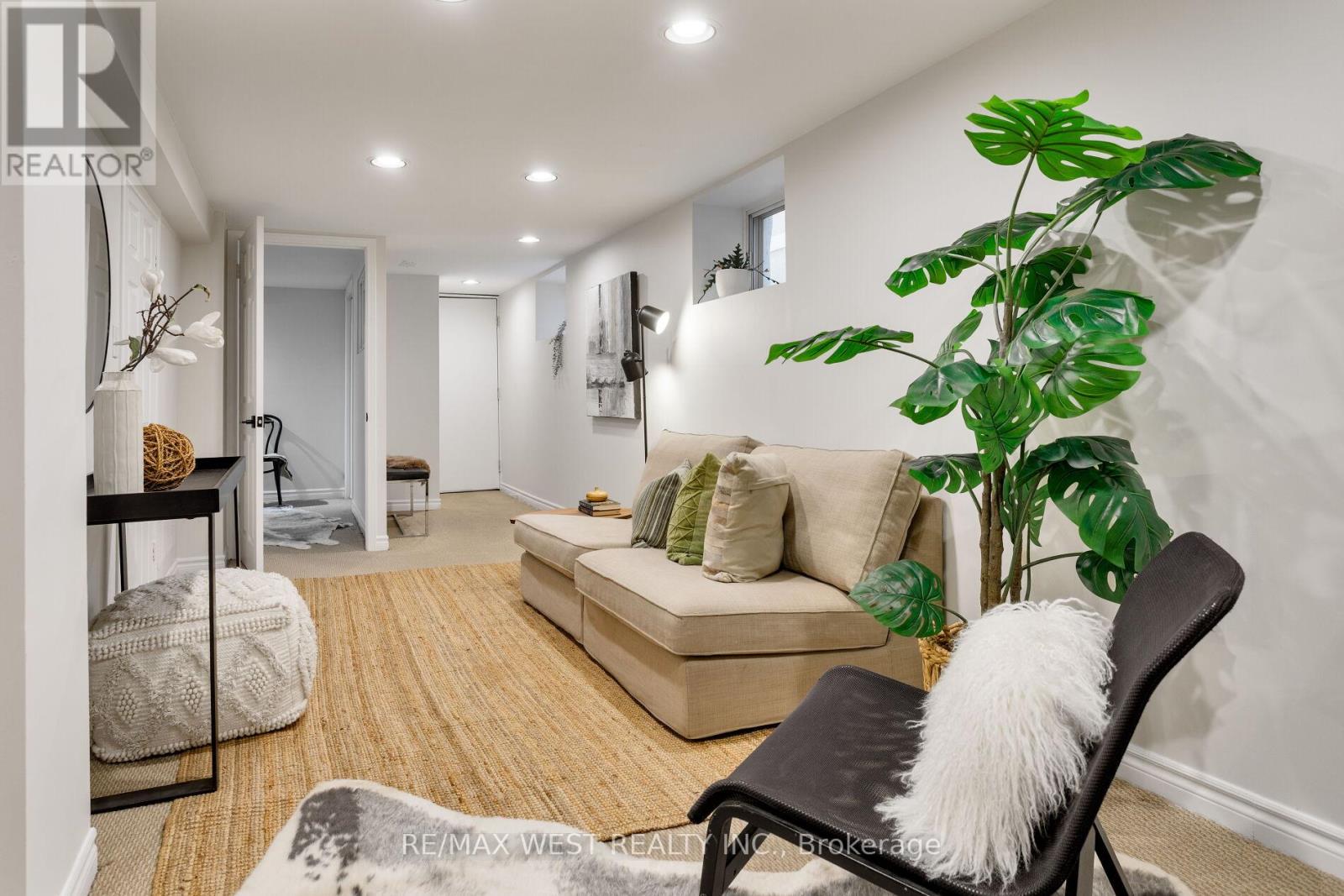 21 Harshaw Avenue, Toronto, Ontario  M6S 1X9 - Photo 31 - W12997980