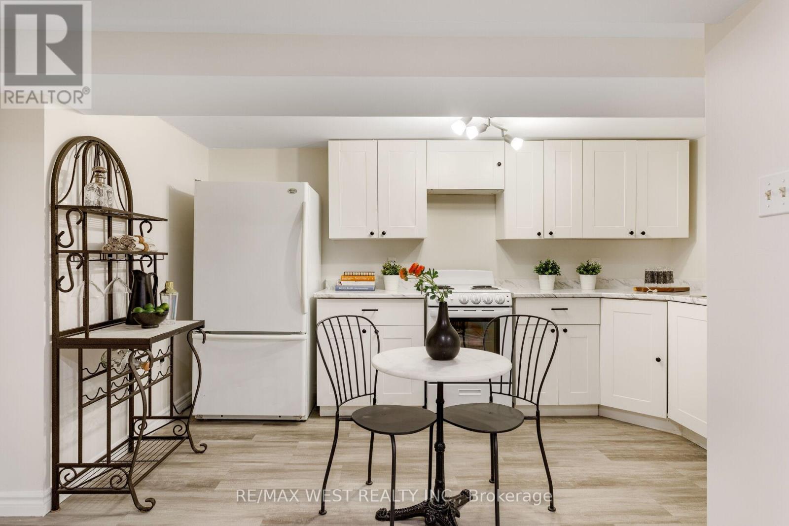 21 Harshaw Avenue, Toronto, Ontario  M6S 1X9 - Photo 37 - W12997980