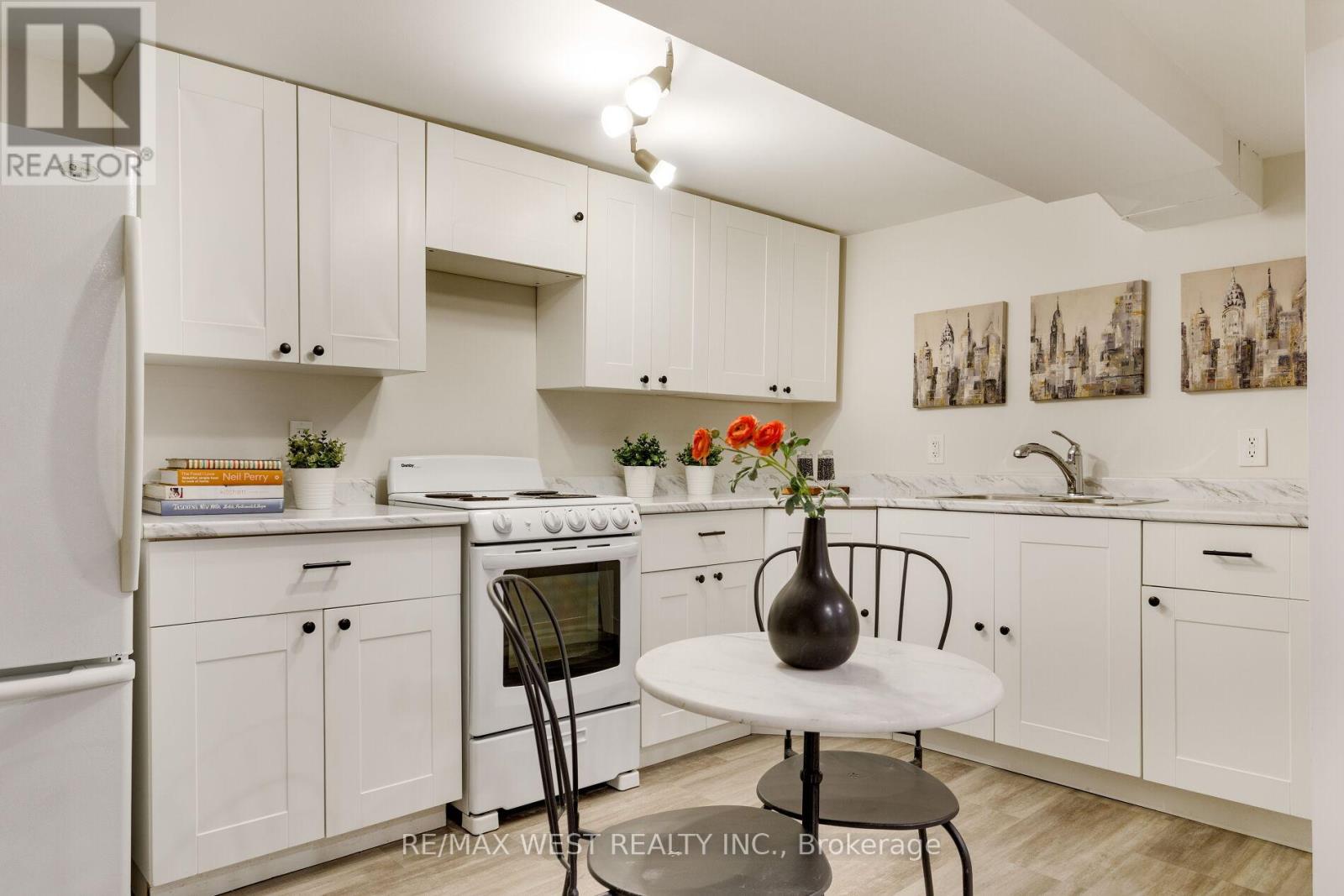 21 Harshaw Avenue, Toronto, Ontario  M6S 1X9 - Photo 38 - W12997980