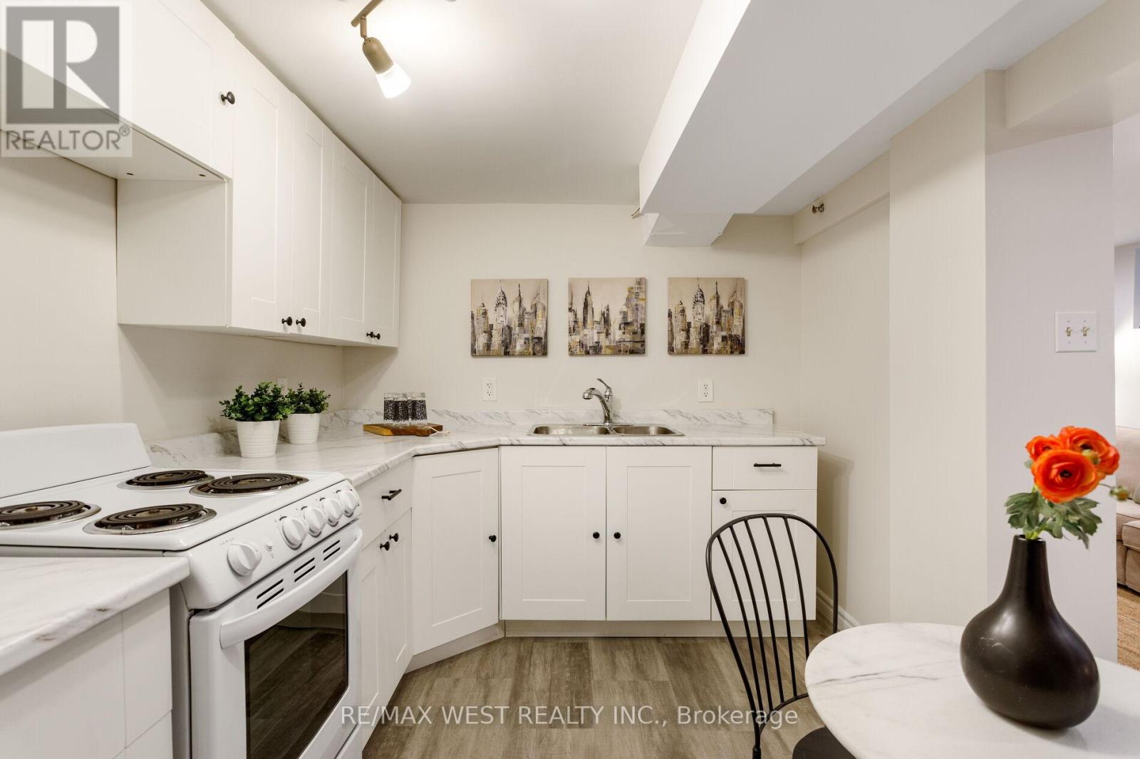 21 Harshaw Avenue, Toronto, Ontario  M6S 1X9 - Photo 39 - W12997980