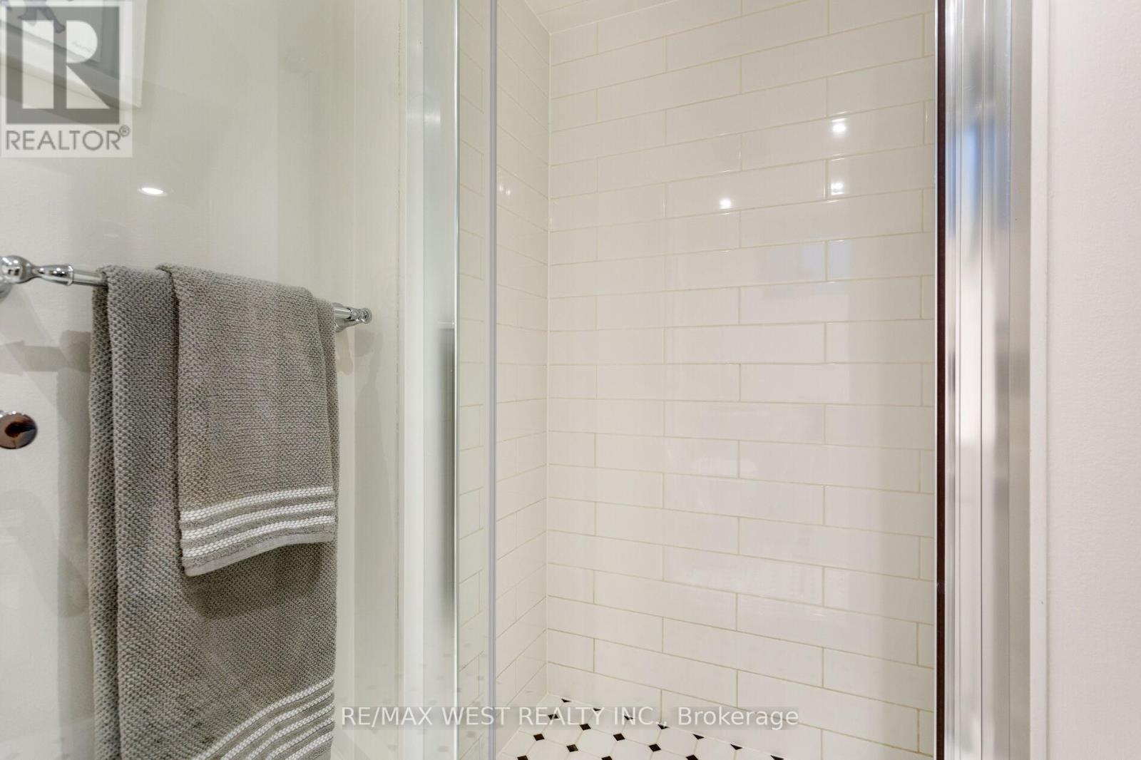 21 Harshaw Avenue, Toronto, Ontario  M6S 1X9 - Photo 42 - W12997980