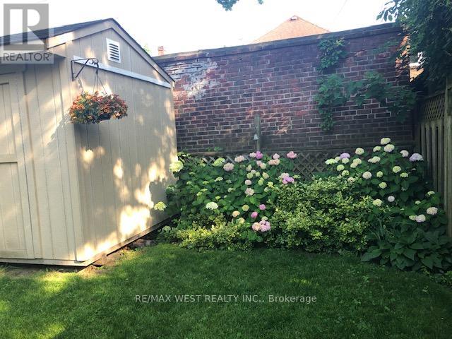 21 Harshaw Avenue, Toronto, Ontario  M6S 1X9 - Photo 48 - W12997980