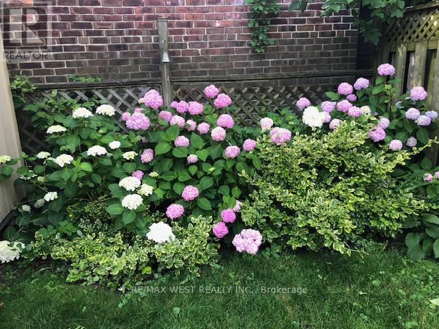 21 Harshaw Avenue, Toronto, Ontario  M6S 1X9 - Photo 49 - W12997980