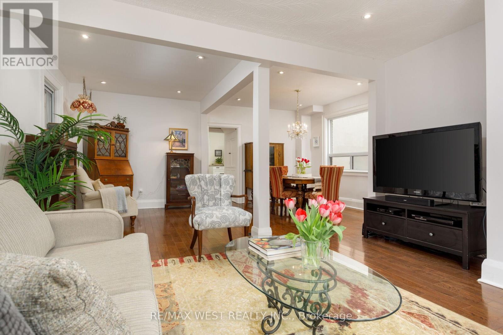 21 Harshaw Avenue, Toronto, Ontario  M6S 1X9 - Photo 8 - W12997980