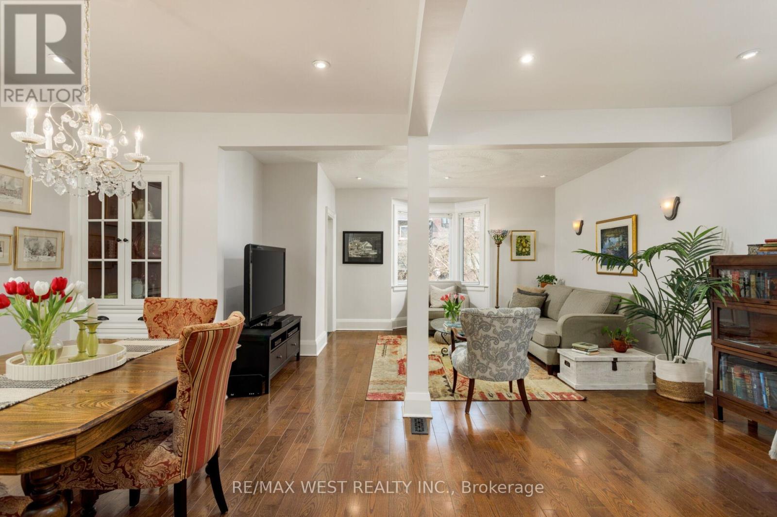 21 Harshaw Avenue, Toronto, Ontario  M6S 1X9 - Photo 9 - W12997980