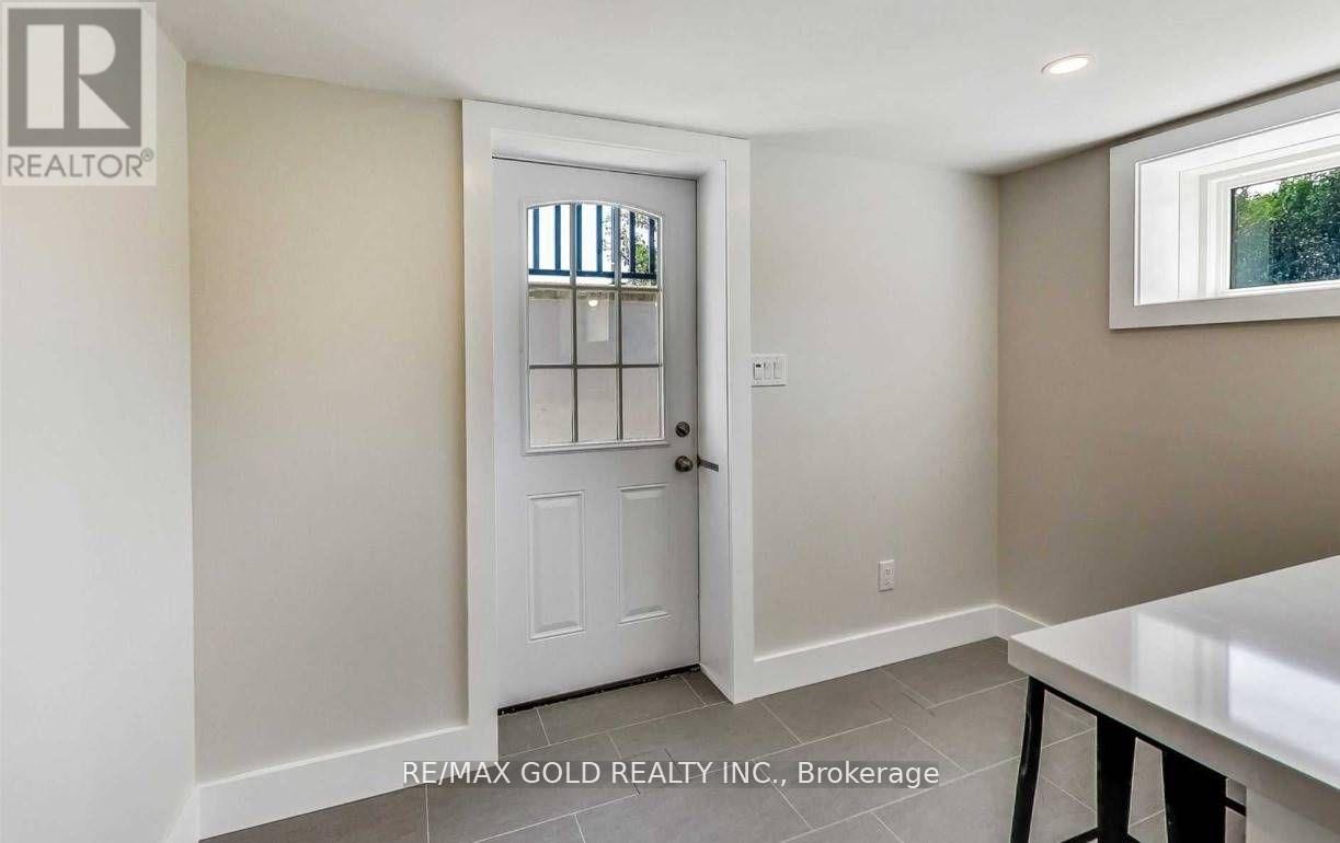 237 Weighton (Lower) Drive, Oakville, Ontario  L6K 2P9 - Photo 2 - W12997998