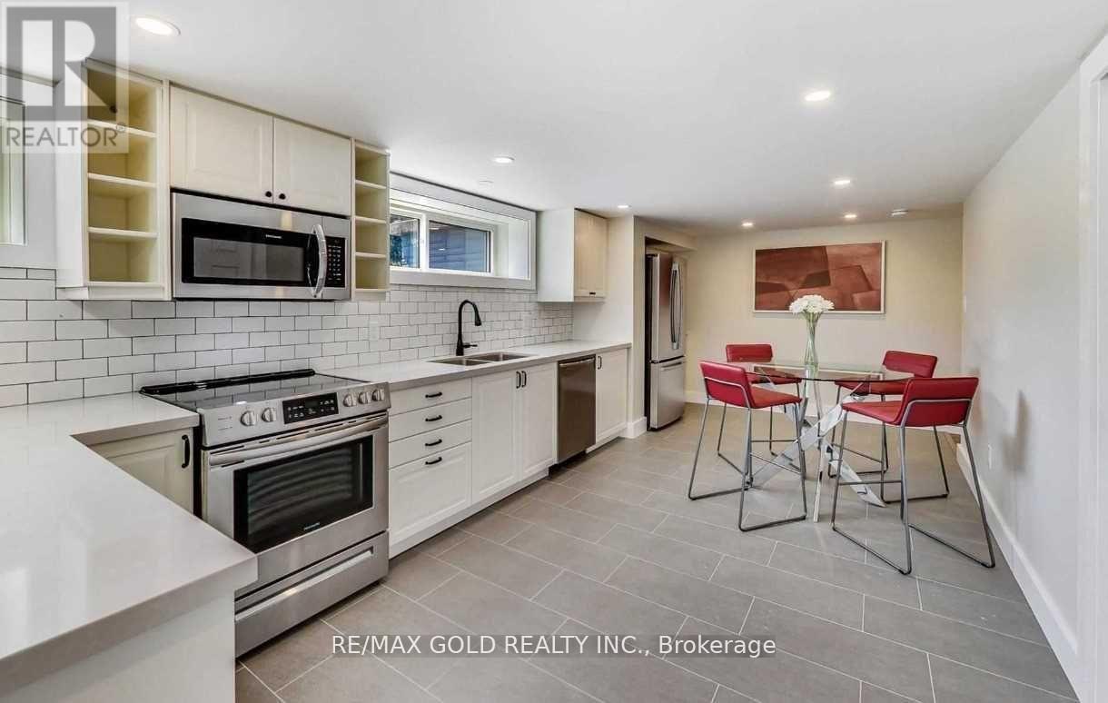 237 Weighton (Lower) Drive, Oakville, Ontario  L6K 2P9 - Photo 3 - W12997998