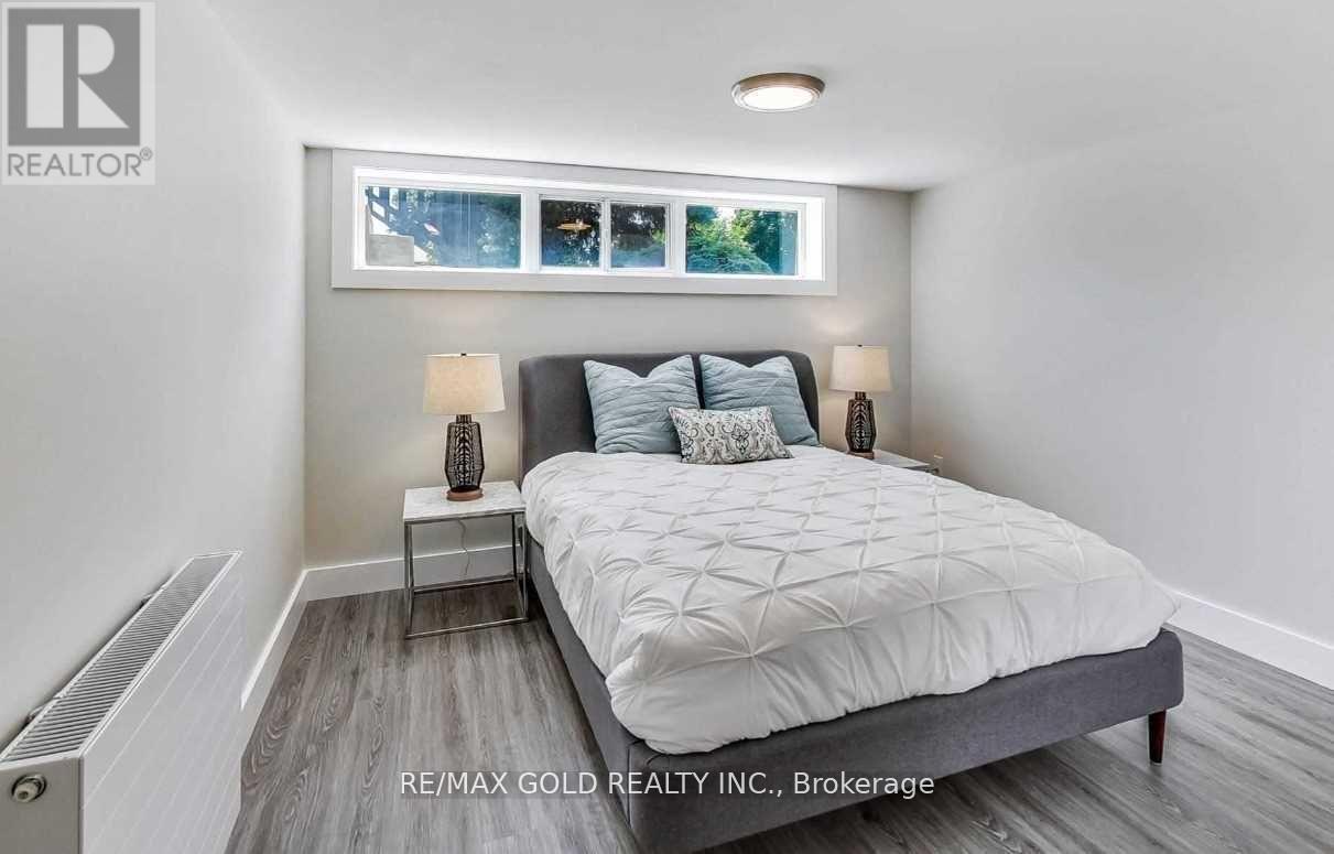 237 Weighton (Lower) Drive, Oakville, Ontario  L6K 2P9 - Photo 5 - W12997998