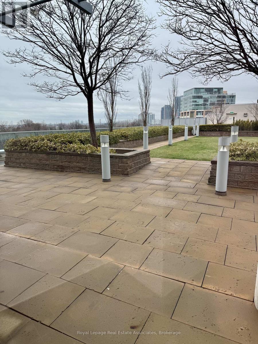 422 - 3391 Bloor Street W, Toronto, Ontario  M8X 1G3 - Photo 17 - W12998012