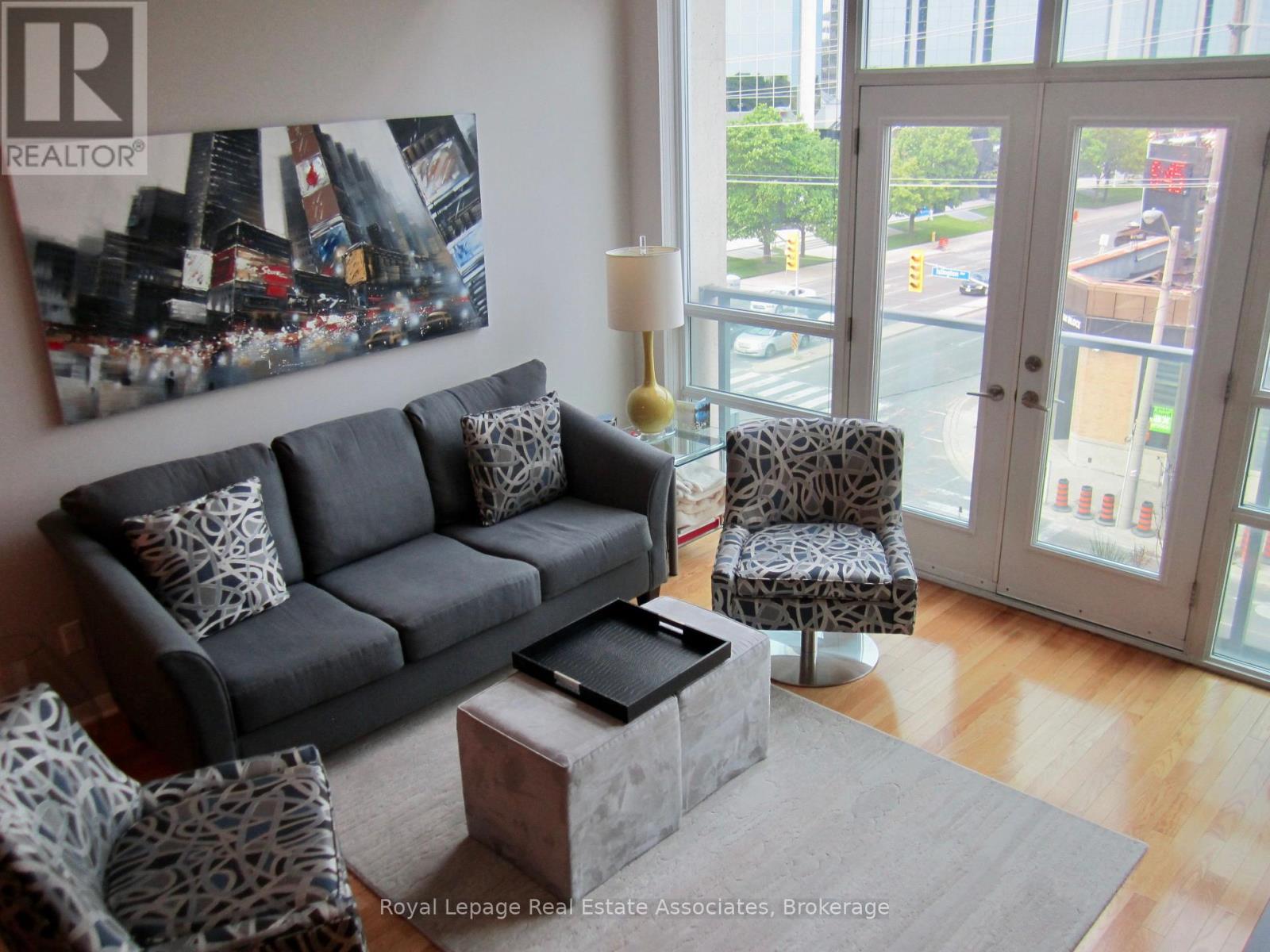 422 - 3391 Bloor Street W, Toronto, Ontario  M8X 1G3 - Photo 5 - W12998012