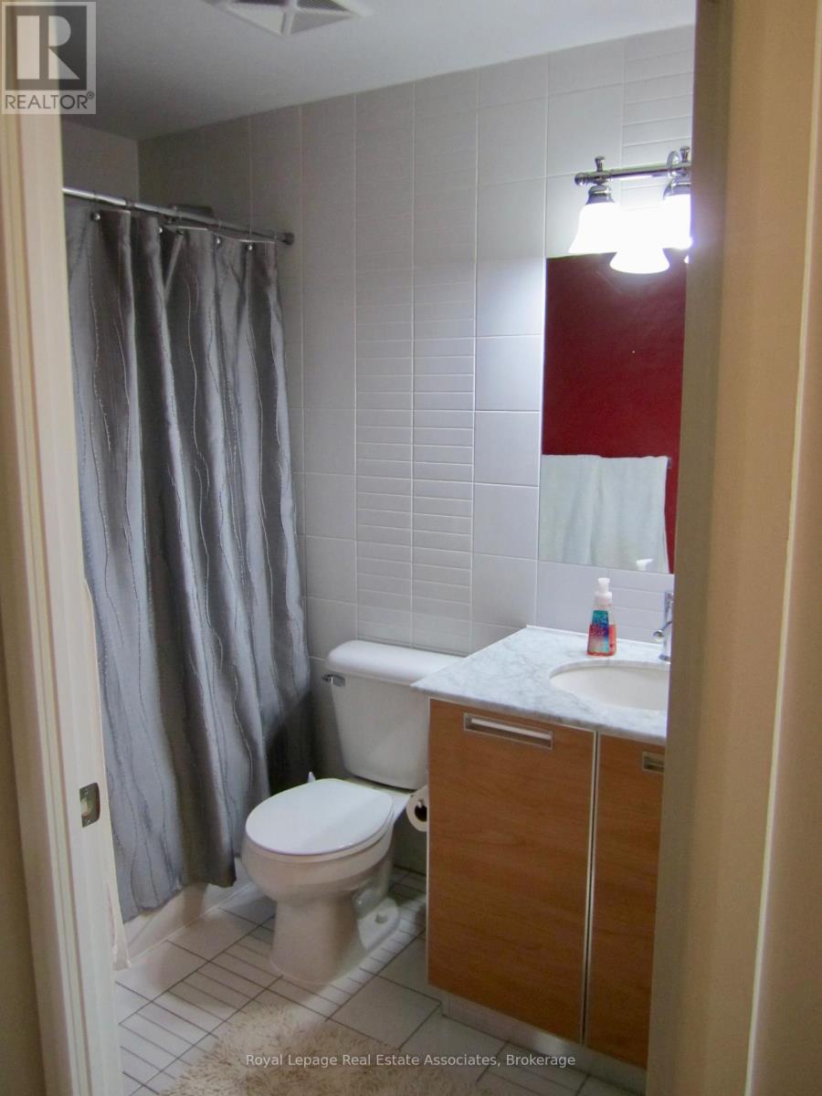 422 - 3391 Bloor Street W, Toronto, Ontario  M8X 1G3 - Photo 8 - W12998012