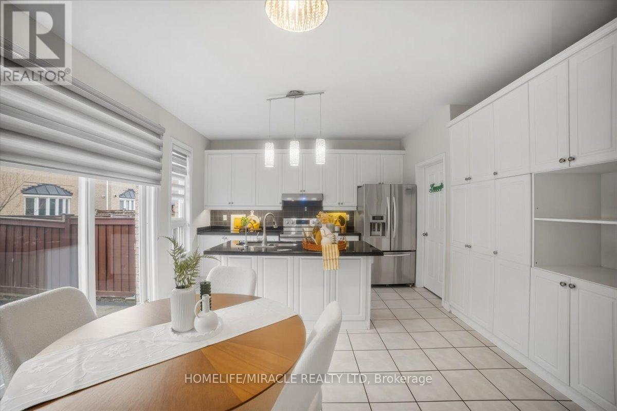 381 Queen Mary Drive, Brampton, Ontario  L7A 3T1 - Photo 14 - W12998020