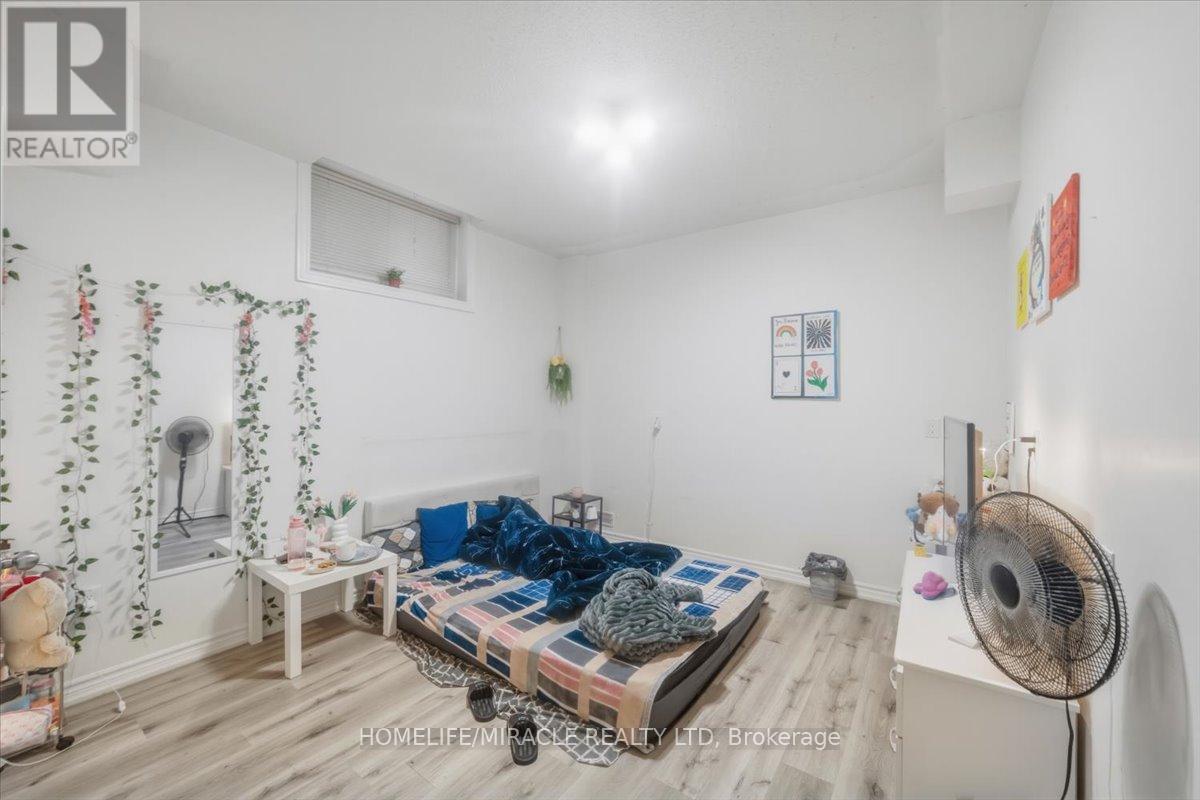 381 Queen Mary Drive, Brampton, Ontario  L7A 3T1 - Photo 24 - W12998020