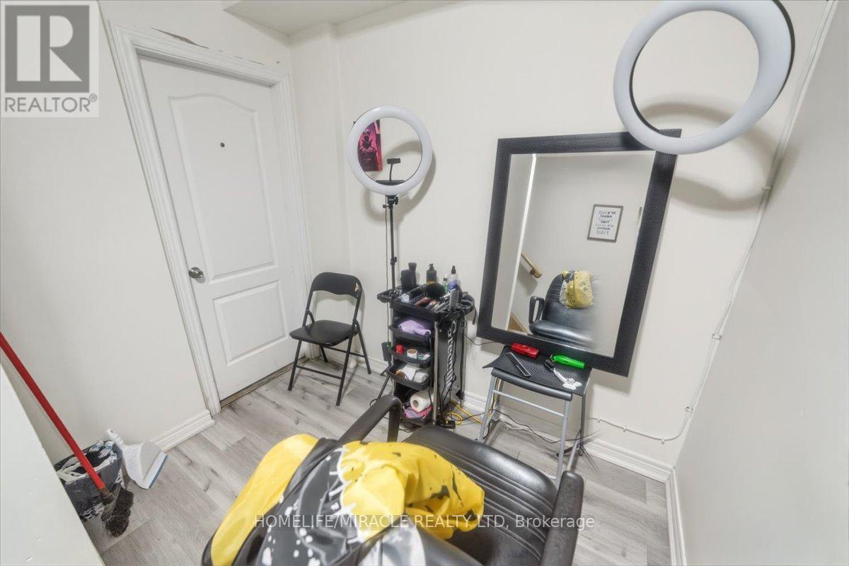 381 Queen Mary Drive, Brampton, Ontario  L7A 3T1 - Photo 25 - W12998020