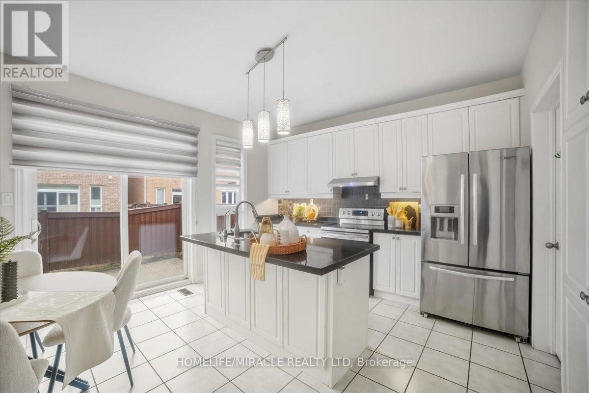 381 Queen Mary Drive, Brampton, Ontario  L7A 3T1 - Photo 9 - W12998020