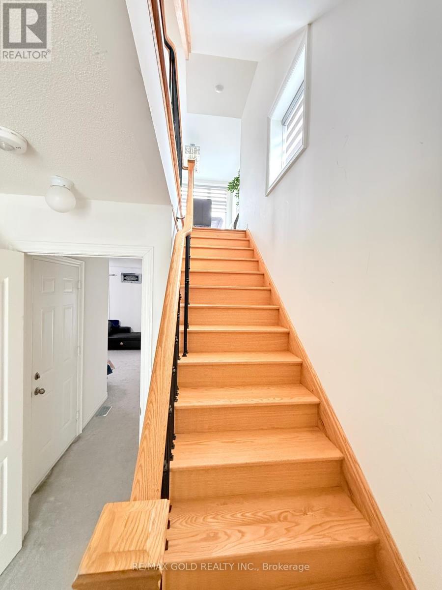 43 Queenpost Drive, Brampton, Ontario  L6Y 6L2 - Photo 26 - W12998022