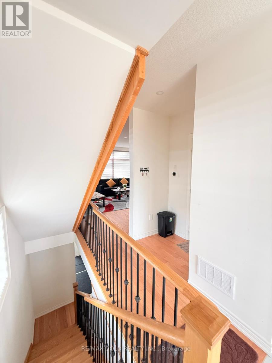 43 Queenpost Drive, Brampton, Ontario  L6Y 6L2 - Photo 30 - W12998022