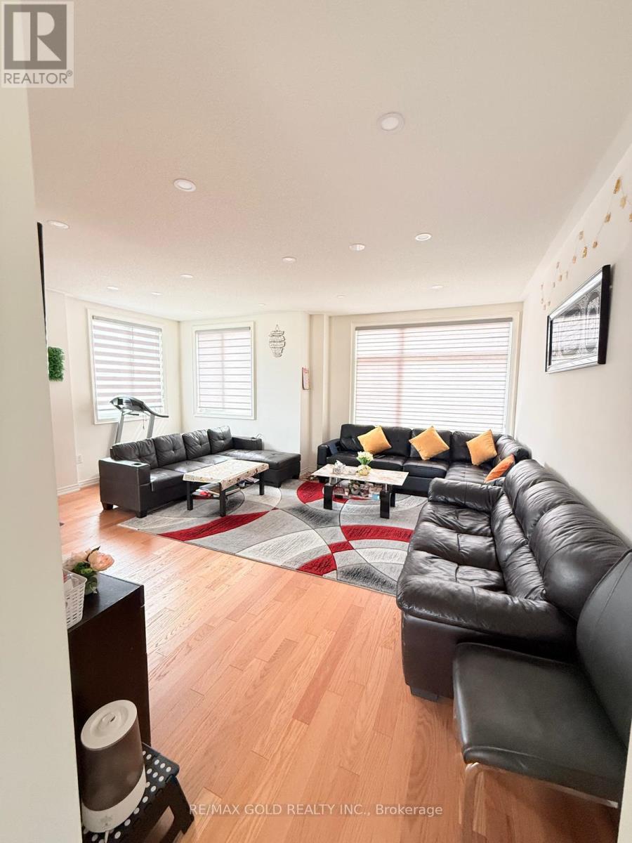 43 Queenpost Drive, Brampton, Ontario  L6Y 6L2 - Photo 31 - W12998022