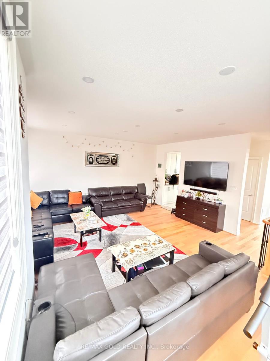 43 Queenpost Drive, Brampton, Ontario  L6Y 6L2 - Photo 32 - W12998022