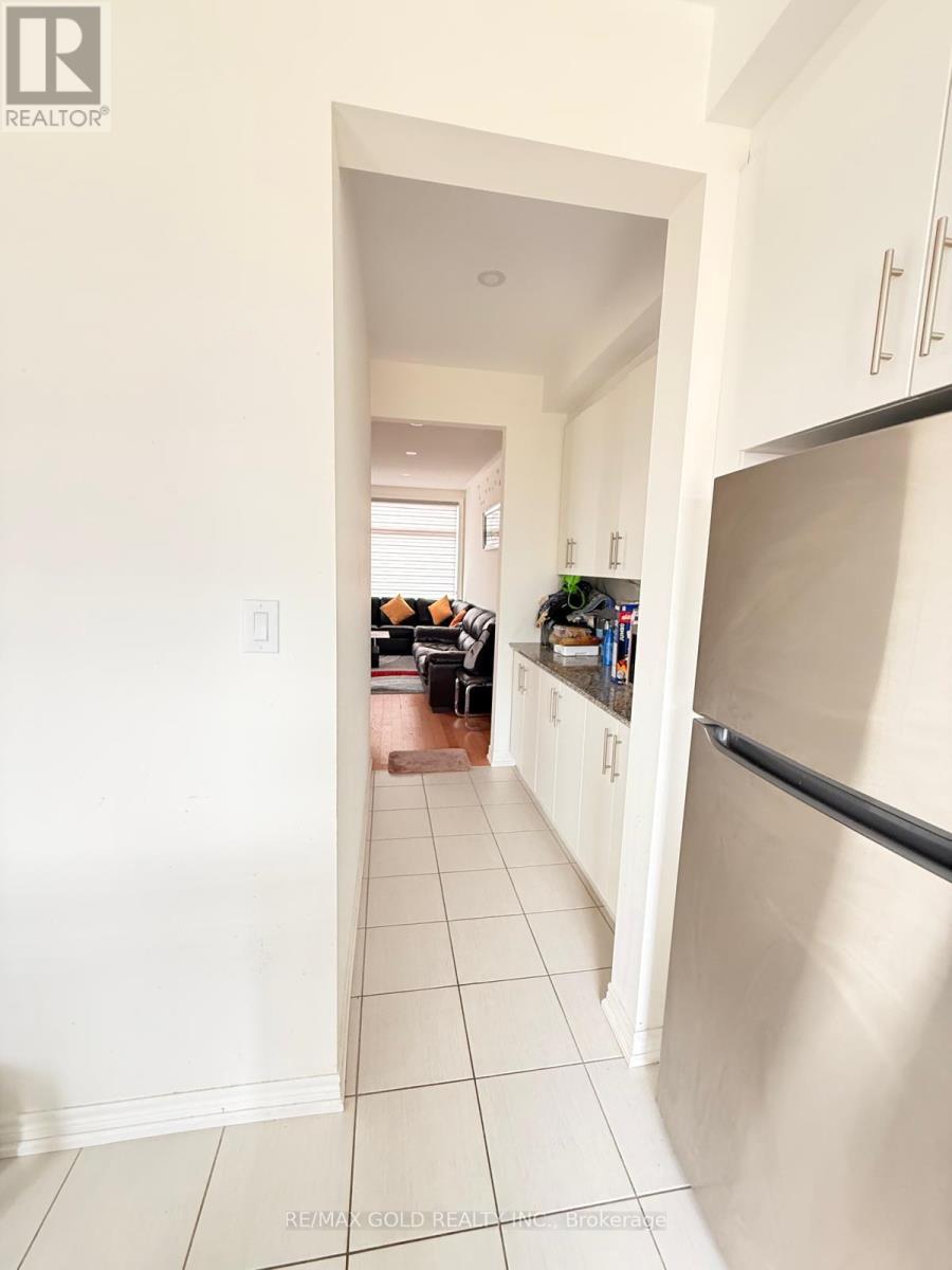 43 Queenpost Drive, Brampton, Ontario  L6Y 6L2 - Photo 37 - W12998022