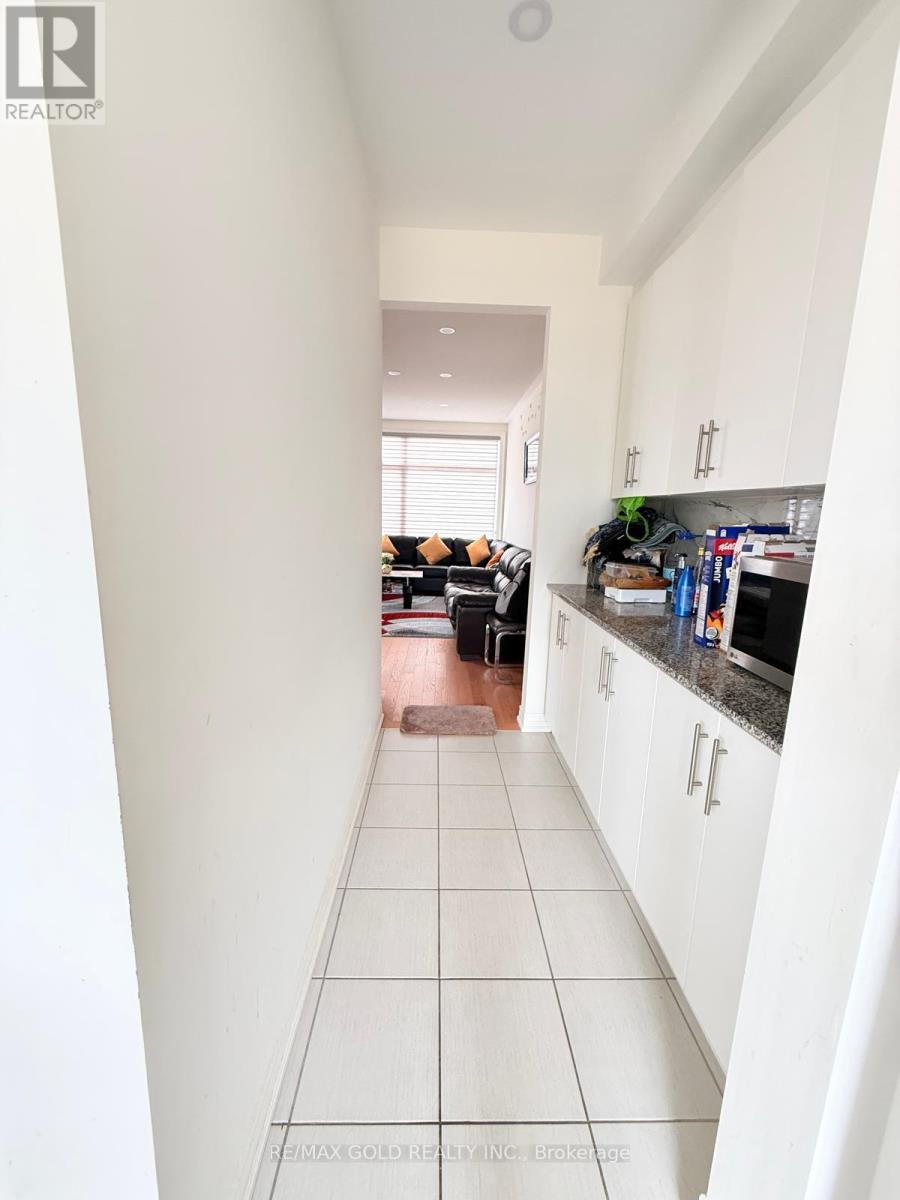 43 Queenpost Drive, Brampton, Ontario  L6Y 6L2 - Photo 38 - W12998022