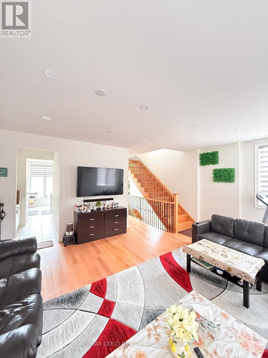 43 Queenpost Drive, Brampton, Ontario  L6Y 6L2 - Photo 41 - W12998022