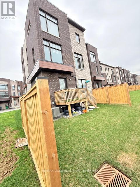 43 Queenpost Drive, Brampton, Ontario  L6Y 6L2 - Photo 47 - W12998022