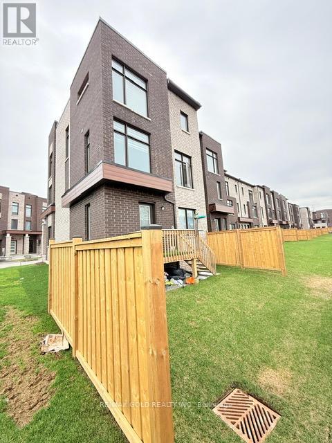 43 Queenpost Drive, Brampton, Ontario  L6Y 6L2 - Photo 48 - W12998022