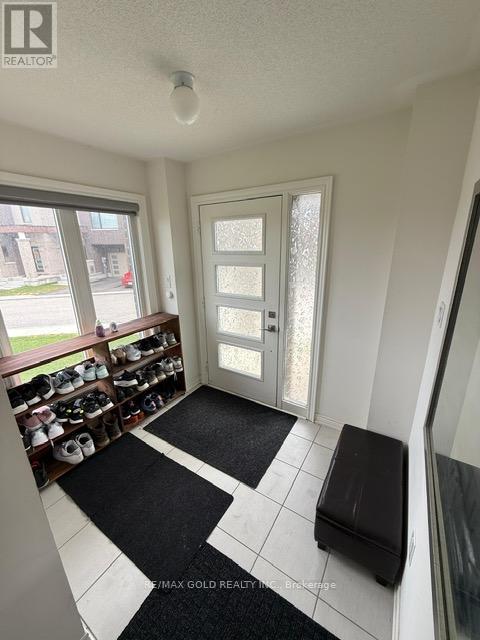 43 Queenpost Drive, Brampton, Ontario  L6Y 6L2 - Photo 6 - W12998022