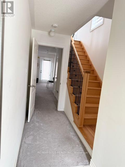 43 Queenpost Drive, Brampton, Ontario  L6Y 6L2 - Photo 9 - W12998022