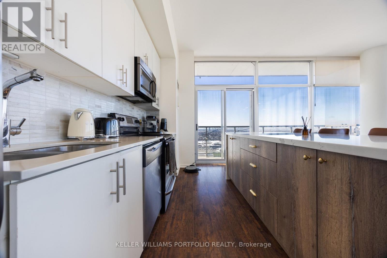 3410 - 105 The Queensway Avenue, Toronto, Ontario M6S 5B5 - Photo 16 - W12998036