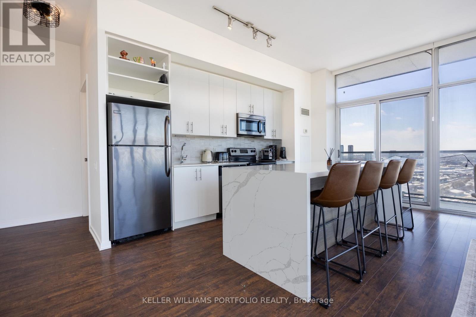 3410 - 105 The Queensway Avenue, Toronto, Ontario M6S 5B5 - Photo 7 - W12998036