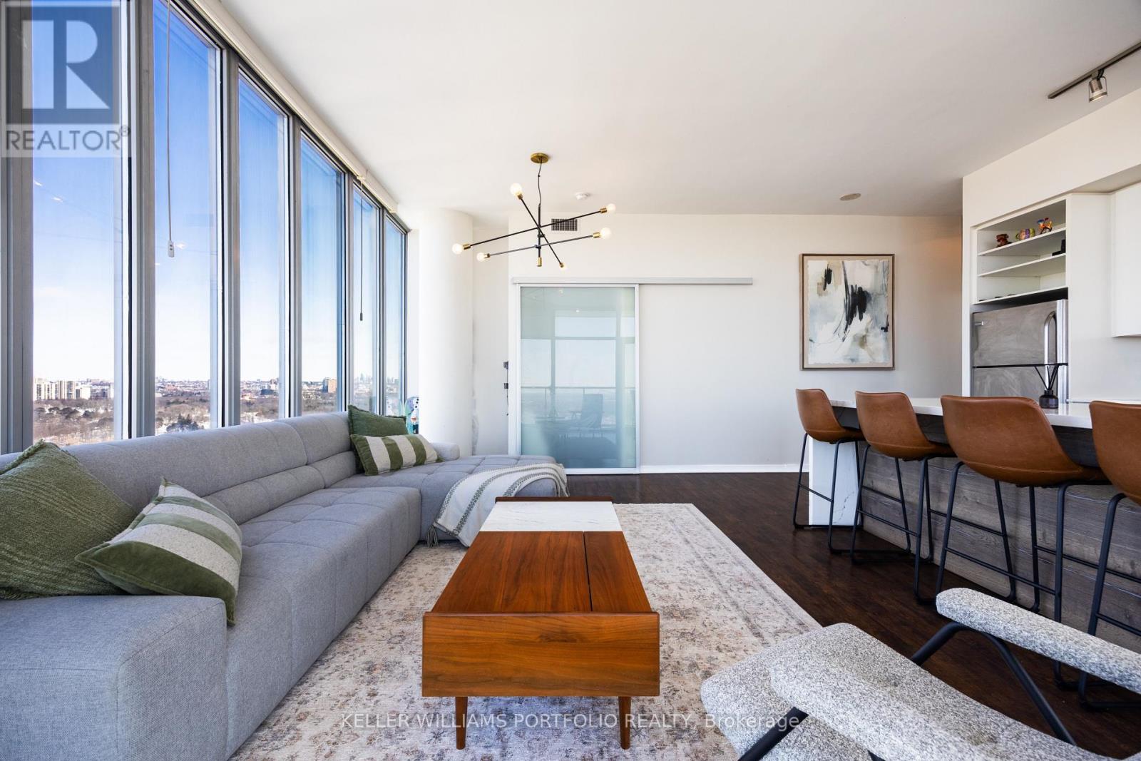 3410 - 105 The Queensway Avenue, Toronto, Ontario M6S 5B5 - Photo 8 - W12998036