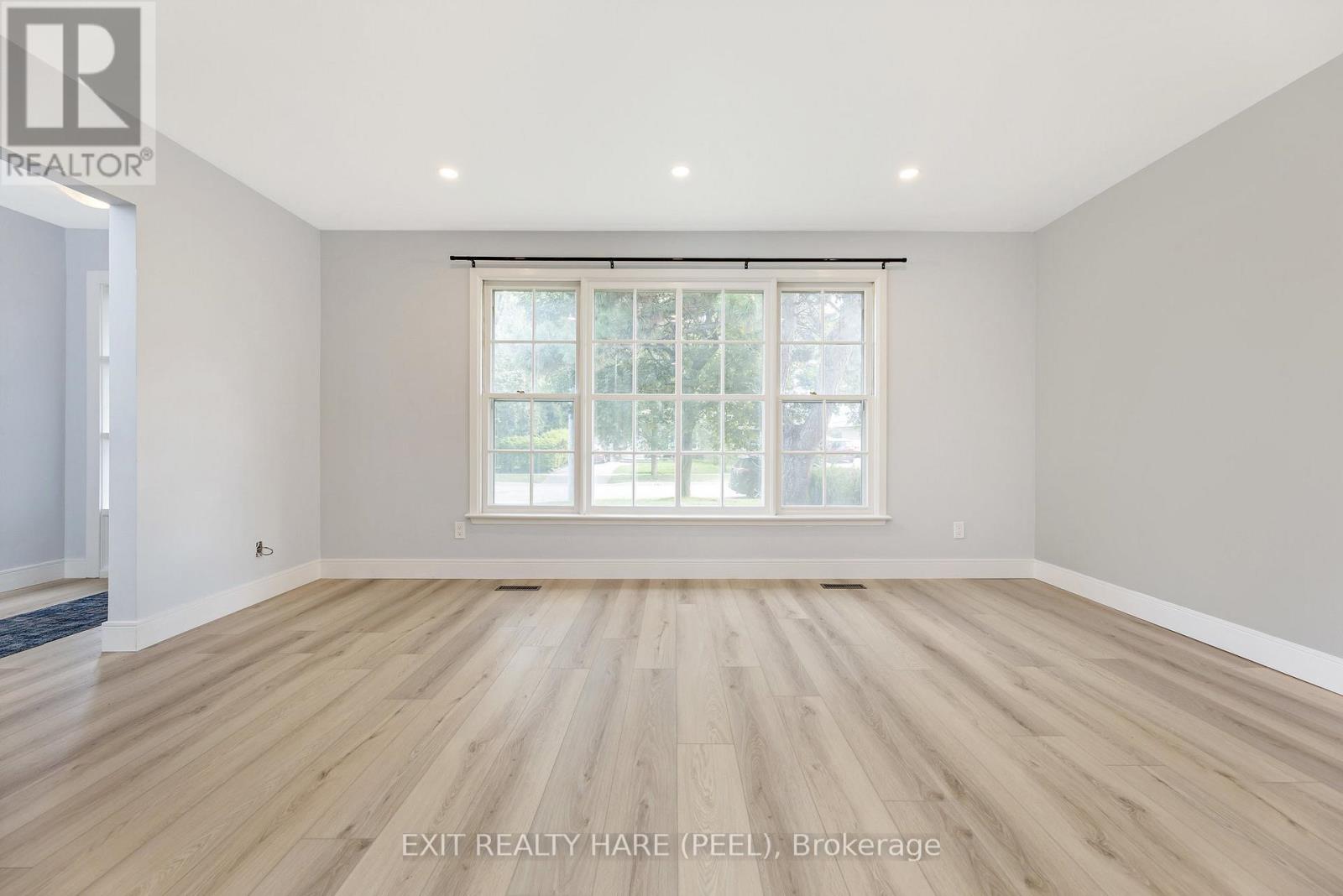 5 Garside Crescent, Brampton, Ontario  L6S 1H5 - Photo 7 - W12998050