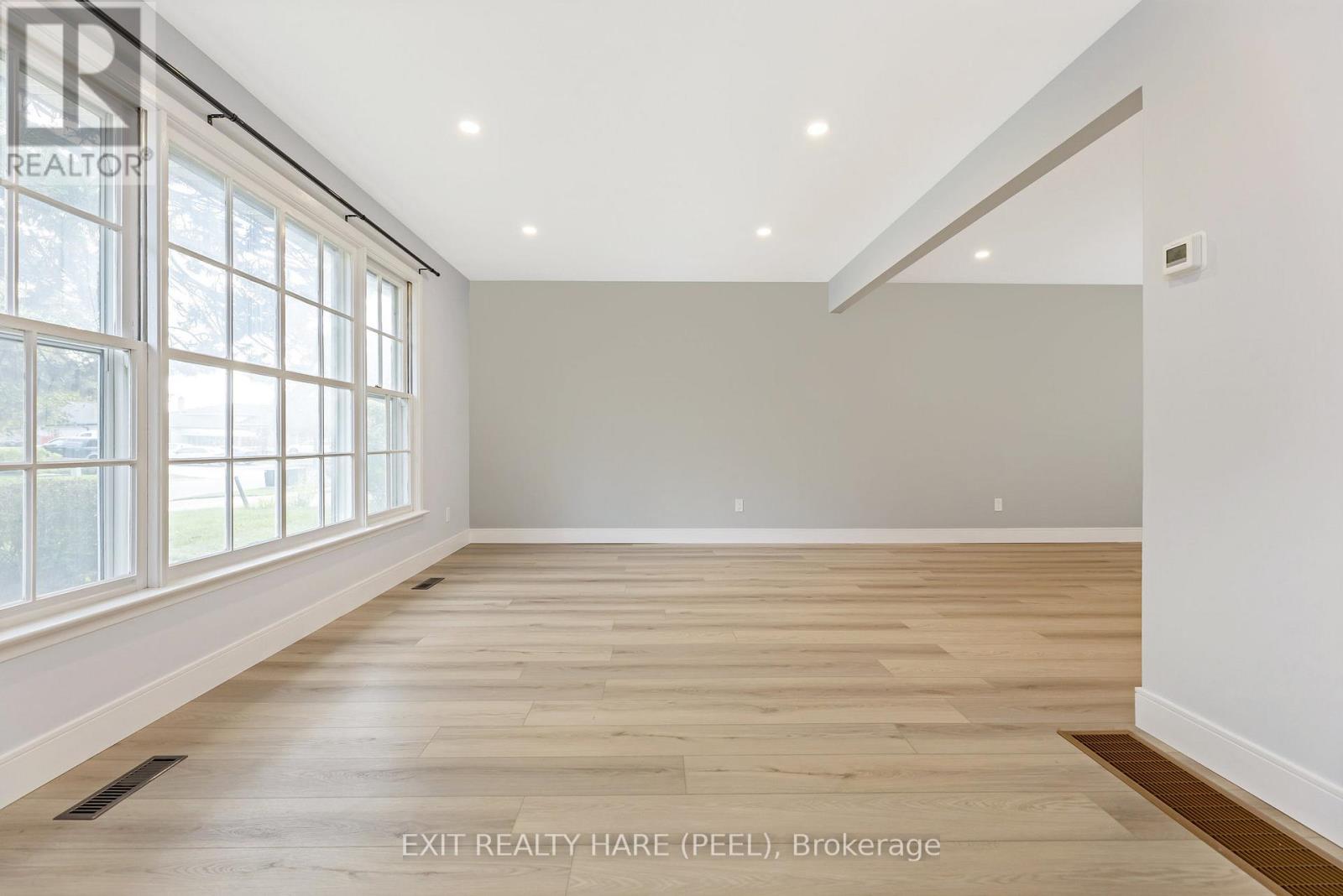 5 Garside Crescent, Brampton, Ontario  L6S 1H5 - Photo 8 - W12998050